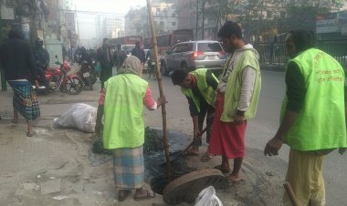 ঠান্ডায় শরীর অবশ হয়ে আসে, তবুও কাজ করতে হয়