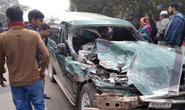 জিপের সঙ্গে বাসের ধাক্কা, উপজেলা চেয়ারম্যানসহ আহত ১০