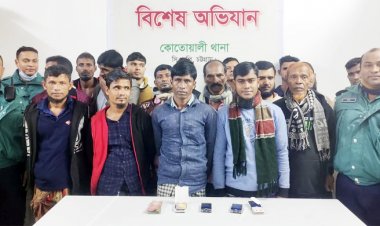 চট্টগ্রামে জুয়ার আসর থেকে ১৭ জন আটক