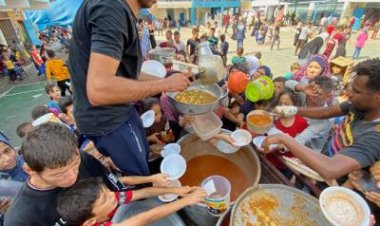 গাজায় ক্ষুধার জ্বালায় পশু-পাখির খাবার খাচ্ছে মানুষ