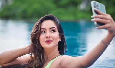 ছেলে মাকে বিকিনিতে দেখে বড় হচ্ছে, অন্যরা পরলে কুনজরে দেখবে না