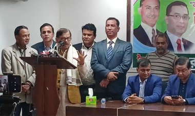  সরকার সংকটের মধ্যে আছে: মান্না