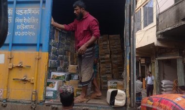 রমজান ঘিরে ভোগ্যপণ্যের মজুত খাতুনগঞ্জে, দাম নিয়ে সংশয়