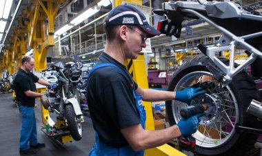 জার্মানিতে দক্ষ কর্মীর চরম সংকট, দেশে দেশে ঘুরছেন মন্ত্রীরা