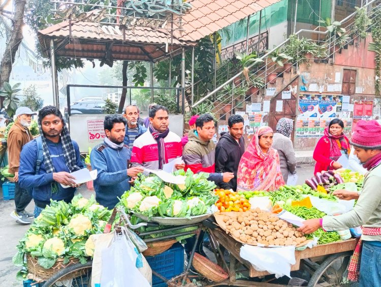 সেগুনবাগিচায় ছাত্রদলের লিফলেট বিতরণ