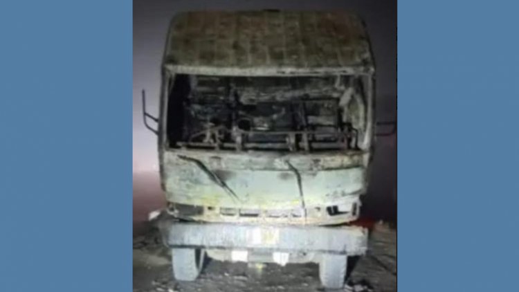 সিরাজগঞ্জে সিমেন্ট বোঝাই ট্রাকে আগুন