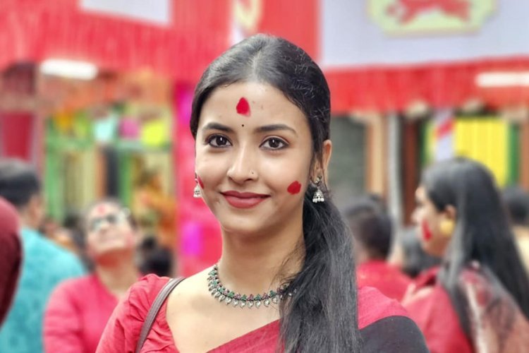 ১০ বছর প্রেম করে বিয়ের পিঁড়িতে সোহিনী