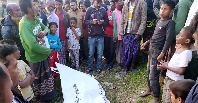 বাবা ট্রাকের চাকার নিচে, মেয়ে ছিটকে পড়লেন রাস্তায়