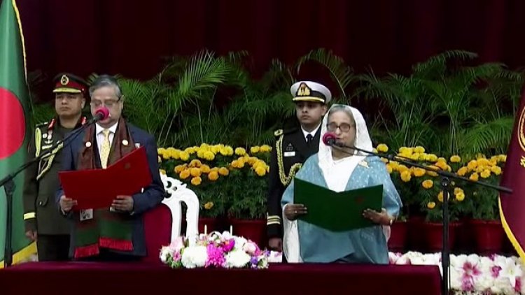 টানা চতুর্থ মেয়াদে প্রধানমন্ত্রী হিসেবে শপথ নিলেন শেখ হাসিনা