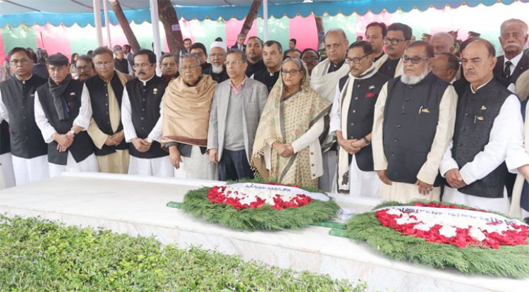 নতুন মন্ত্রীদের নিয়ে বঙ্গবন্ধুর সমাধিতে প্রধানমন্ত্রীর শ্রদ্ধা