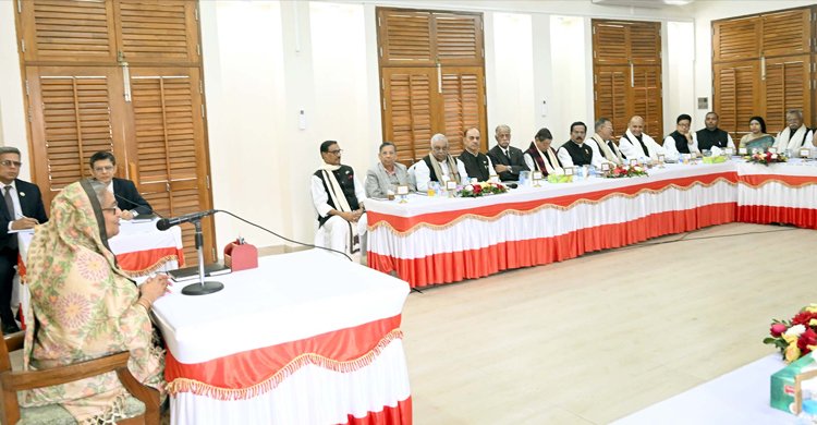 রমজানে পণ্যের দাম নিয়ন্ত্রণে ব্যবস্থা নিন, মন্ত্রীদের শেখ হাসিনা