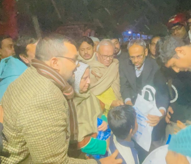 রাজধানীর খিলগাঁওয়ে ৫ শতাধিক শীতার্তদের মাঝে রিজভীর শীতবস্ত্র বিতরণ