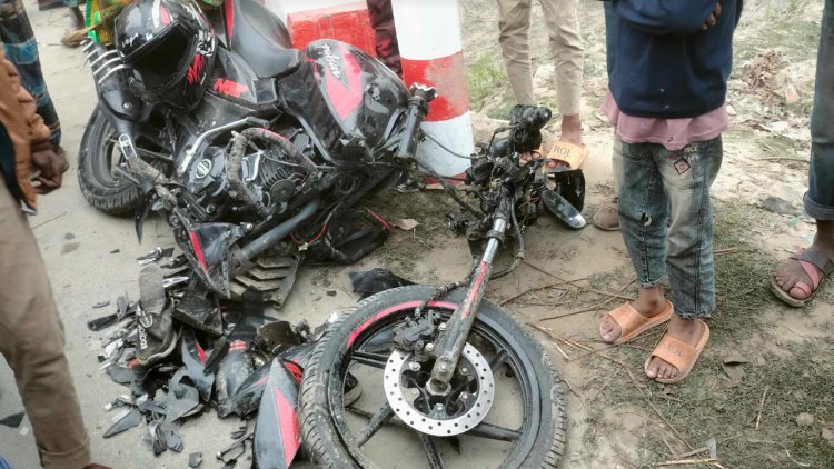 ঘন কুয়াশায় সড়কে প্রাণ গেল বাবা-ছেলের