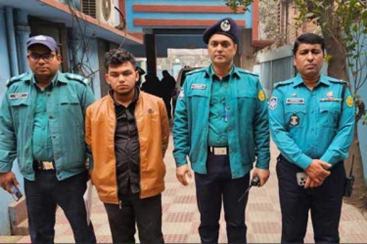 নারীর সঙ্গে আপত্তিকর অবস্থায় দেখে ফেলায় সহকর্মীকে পিটিয়ে হত্যা