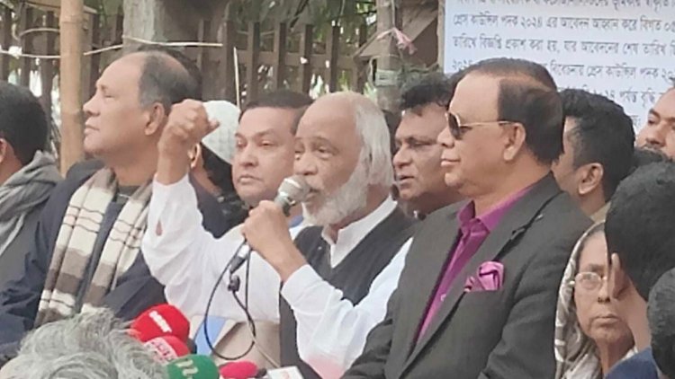 আমাদের লক্ষ্য দেশে গণতন্ত্র ফিরিয়ে আনা : মঈন খান