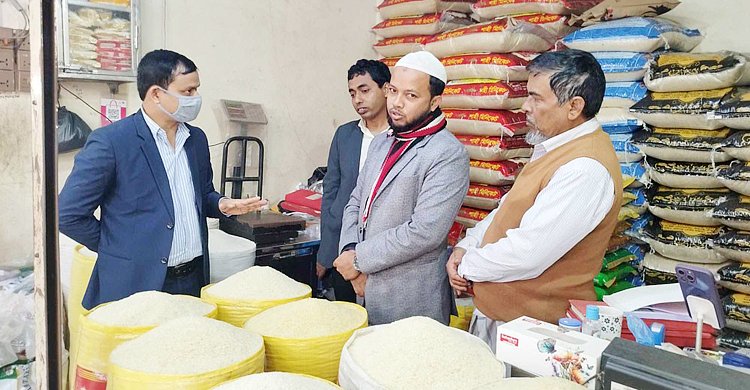 অস্থির চালের বাজার বিপাকে নিম্ন আয়ের মানুষ