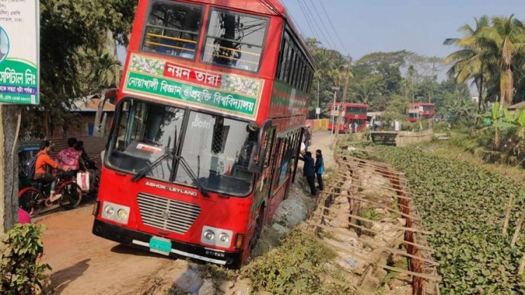 শতাধিক শিক্ষার্থী নিয়ে দুর্ঘটনার কবলে নোবিপ্রবির বাস