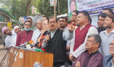 আমরা রাস্তা ছাড়বো না, সরকারকে যেতে হবেই: মান্না