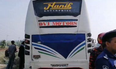 টাঙ্গাইলে বাসের ধাক্কায় অটোভ্যানের চালকসহ নিহত ২