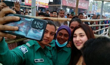  সংরক্ষিত নারী আসনে অপুর মনোনয়নপত্র সংগ্রহ