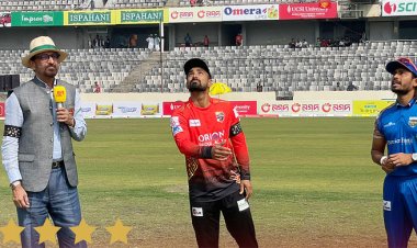  খুলনার বিপক্ষে টসে জিতে ব্যাটিংয়ে কুমিল্লা