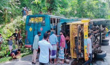চকরিয়ায় বাস-কাভার্ডভ্যানের সংঘর্ষে নিহত ২