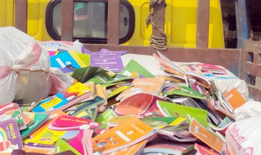  ৪ টন পাঠ্যবই বিক্রি করলেন প্রিন্সিপাল, মাঝরাতে জব্দ