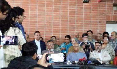  গ্রামীণ টেলিকম ভবন তালাবদ্ধ, ঢুকতে পারছেন না ড. ইউনূস