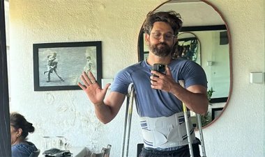 পেশীতে তীব্র আঘাত, ক্রাচে ভর দিয়ে হাঁটছেন 'ফাইটার' ঋত্বিক রোশন