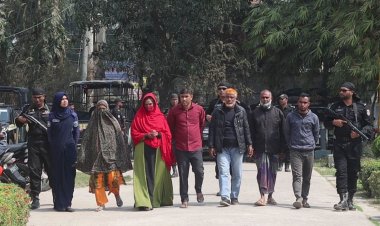 গ্রাহকের ২০ কোটি টাকা নিয়ে পালিয়ে যাওয়ার সময় আটক ৬