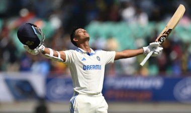 ছক্কার বিশ্বরেকর্ড ছুঁয়ে আকরামের পাশে জয়সওয়াল