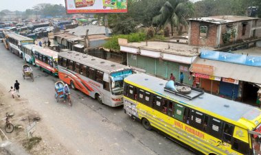  দৌলতদিয়ায় ঘাট পারের অপেক্ষায় শতাধিক যানবাহন