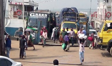 ফেরি ও ঘাট সংকটে দৌলতদিয়ায় ভোগান্তির শঙ্কা