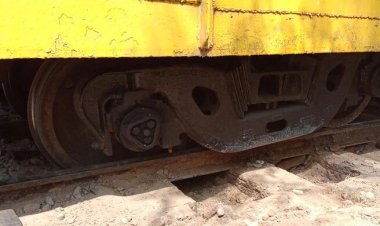  মালবাহী বগি লাইনচ্যুত, পার্বতীপুর-রংপুর রেলপথে ট্রেন চলাচল বন্ধ