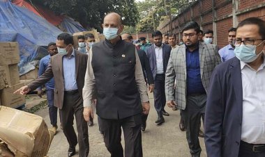 নিজ চোখেই কেন্দ্রীয় ঔষধাগারে অনিয়ম-অবহেলা দেখলেন স্বাস্থ্যমন্ত্রী