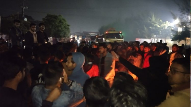 ছাত্রলীগ নেতাকে গ্রেপ্তারের প্রতিবাদে বরিশাল-কুয়াকাটা মহাসড়ক অবরোধ