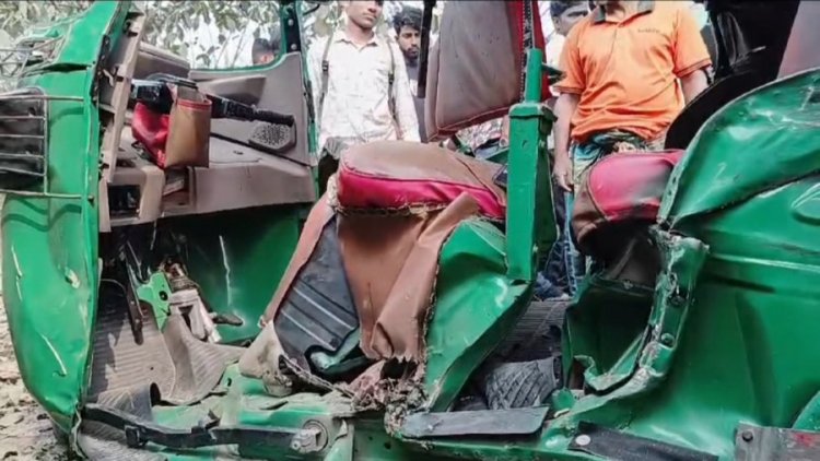বাসচাপায় অটোরিকশার যাত্রী মা-মেয়ে নিহত