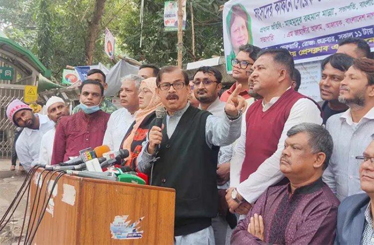 আমরা রাস্তা ছাড়বো না, সরকারকে যেতে হবেই: মান্না