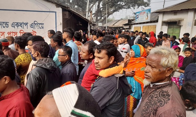 ঘরে পড়েছিল মা ও দুই মেয়ের লাশ, আহত অবস্থায় বাবা উদ্ধার