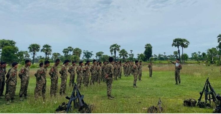 বিদ্রোহীদের তোপে বিপাকে জান্তাবাহিনী, হারাচ্ছে একের পর এক ঘাঁটি