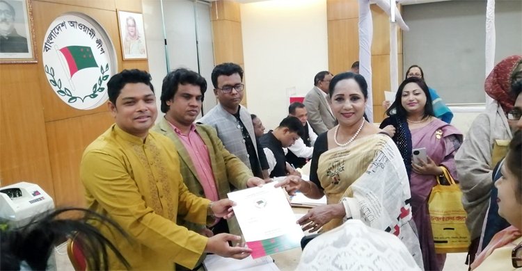 সংরক্ষিত নারী আসন দ্বিতীয় দিনের মতো মনোনয়ন ফরম বিক্রি করছে আওয়ামী লীগ