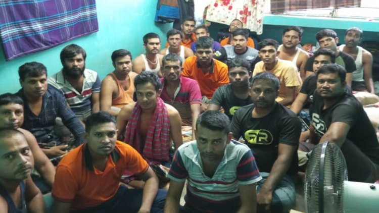 দালালের মাধ্যমে মালয়েশিয়া গিয়ে ক্যাম্পে বন্দি ৩শ যুবক