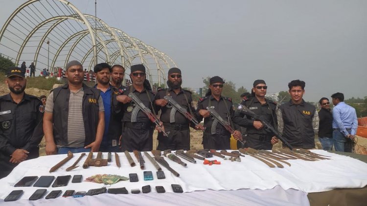 বঙ্গোপসাগরে র্যাবের অভিযান, ৩০ দস্যু আটক