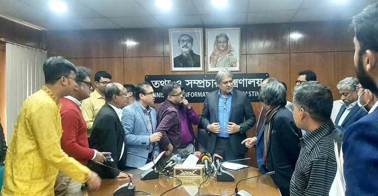 শর্ট নোটিশে গণমাধ্যমকর্মীকে চাকরিচ্যুত করা যাবে না
