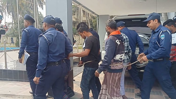 ৯ জন ভাগ হয় ৩ গ্রুপে, টার্গেট ছিল অটোরিকশা