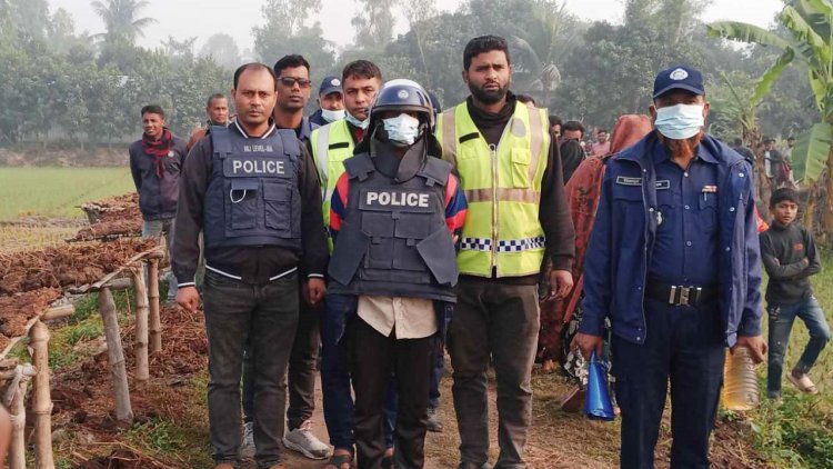 মেয়েকে হত্যা করে ধানক্ষেতে পুঁতে রাখেন সৎবাবা