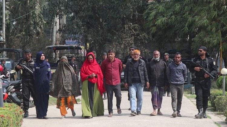 গ্রাহকের ২০ কোটি টাকা নিয়ে পালিয়ে যাওয়ার সময় আটক ৬