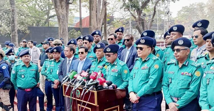 একুশে ফেব্রুয়ারি ঘিরে নিরাপত্তা ঝুঁকি নেই: ডিএমপি কমিশনার