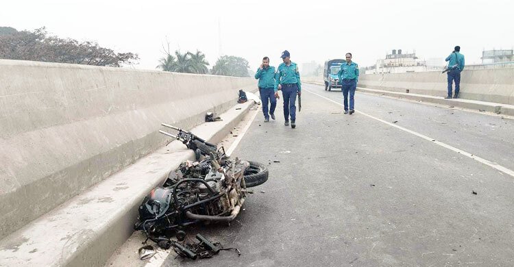 টঙ্গীতে ফ্লাইওভারে সড়ক দুর্ঘটনা, শিক্ষকসহ নিহত ২