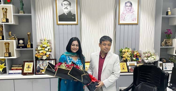 ডিবি কার্যালয়ে নায়িকা নিপুণ